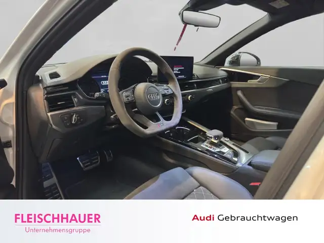 Audi RS4 view 9