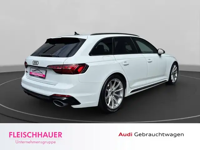 Audi RS4 view 6