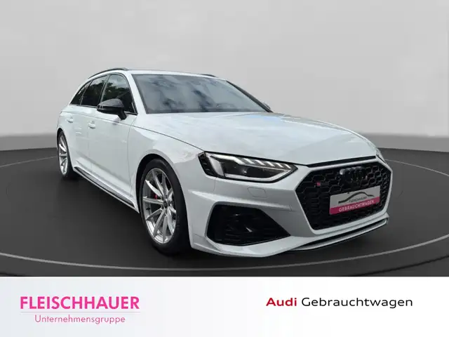 Audi RS4 view 8