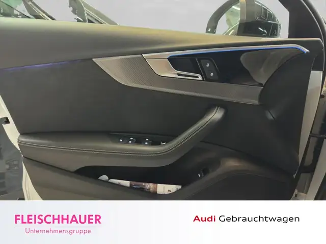 Audi RS4 view 12