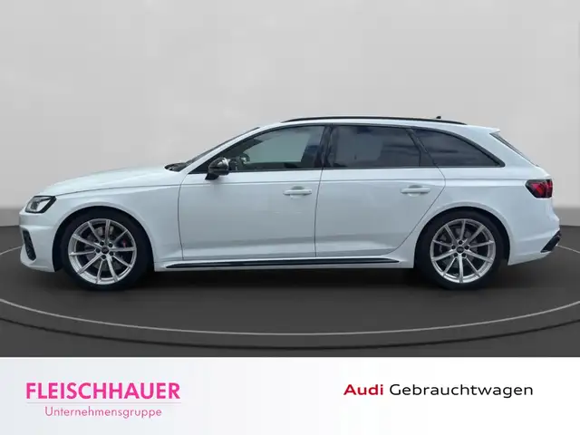 Audi RS4 view 3