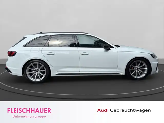 Audi RS4 view 7