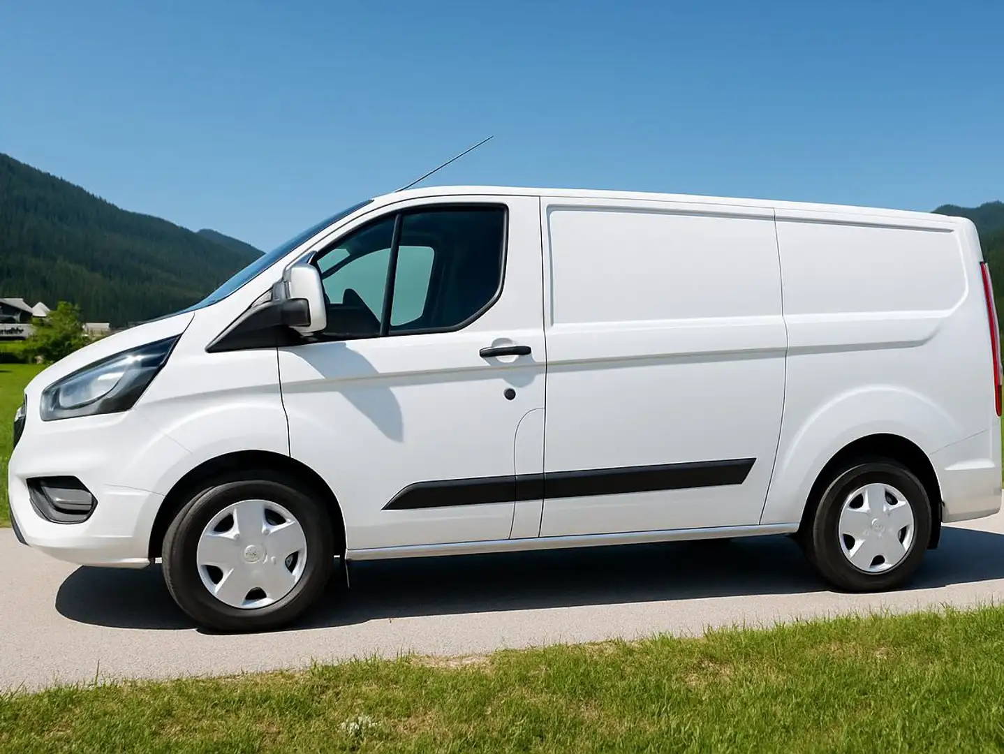 Ford Transit Bus Ford Transit Custom 2,0 TDCi L2H1 300 Trend Bílá - 1