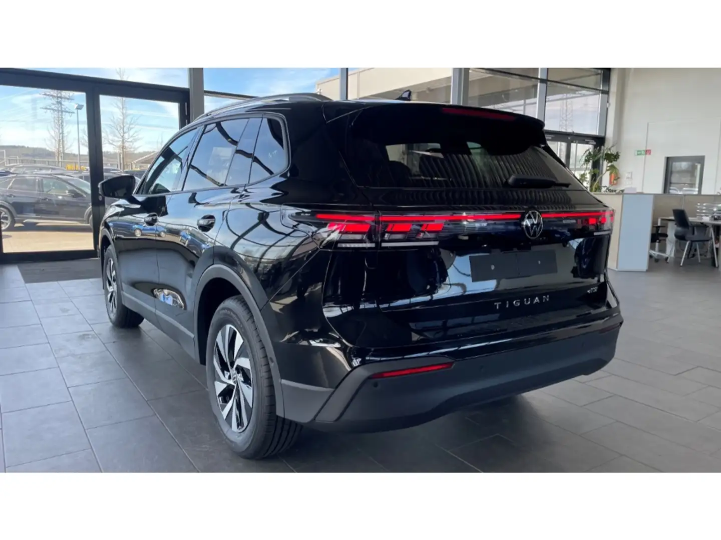 Volkswagen Tiguan 1.5 eTSI Life Neues Modell Navi Kamera IQ-Light AC Negru - 2