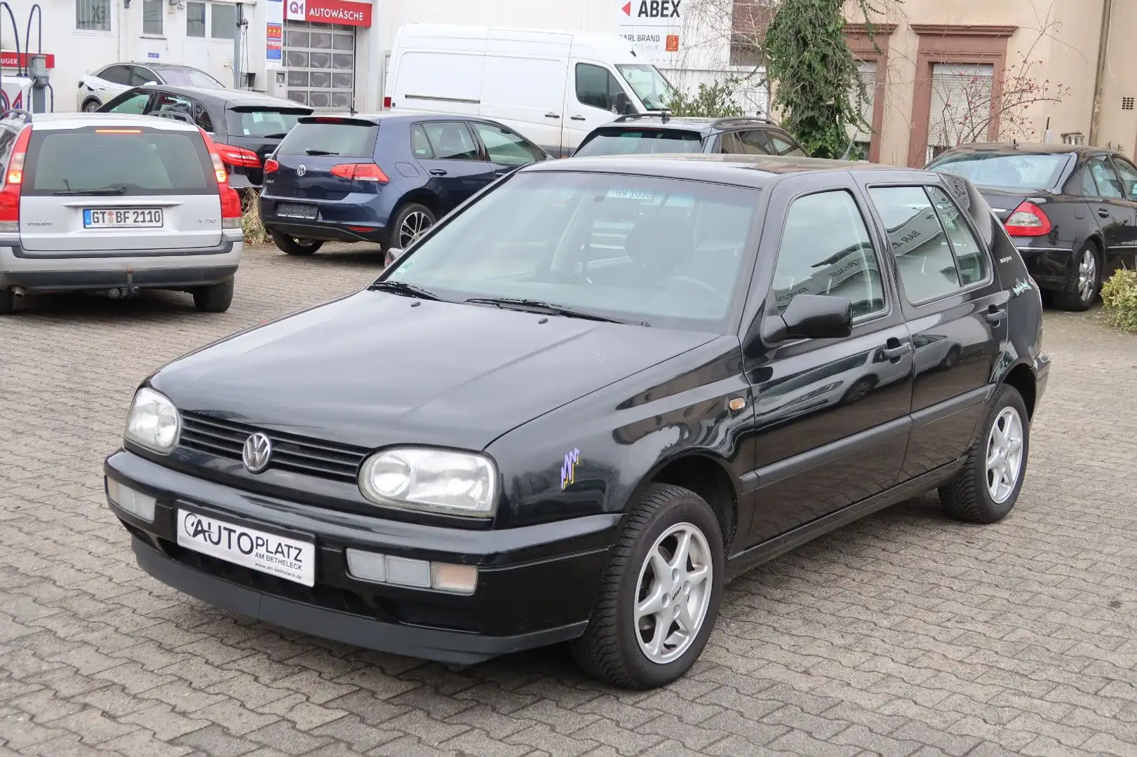 Volkswagen Golf 1.8 Bon Jovi *KLIMA *SERVO *5-TÜRER *2.HAND Negro - 2