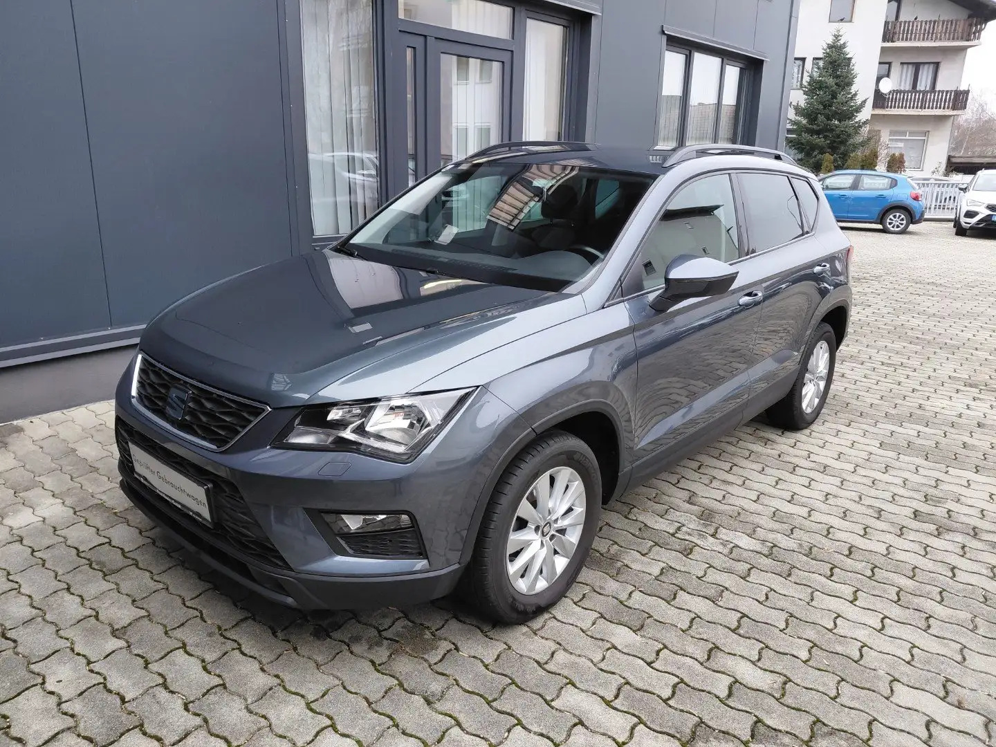 SEAT Ateca Reference TSI mit Anhängevorrichtung Gris - 2