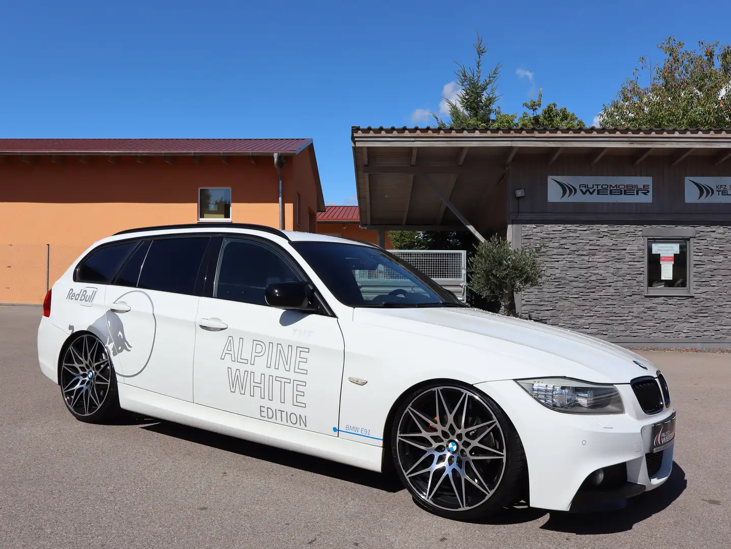 BMW 320 i Touring *M-SPORTPAKET*NAVI*XENON*LEDER*20"LM-FLG Weiß - 1