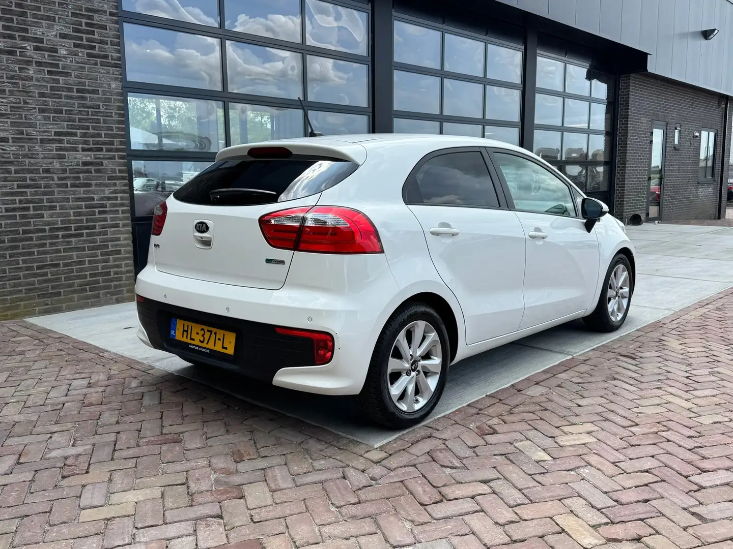 Kia Rio 1.2 CVVT ExecutiveLine | 1/2 Leer | Navi | Clima | Blanc - 2