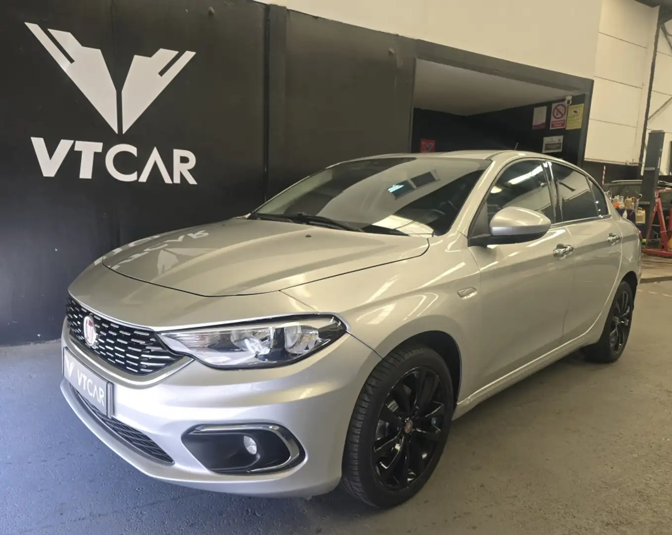 Fiat Tipo 1.4 T-Jet Gasolina/GLP Lounge Plus Beige - 2