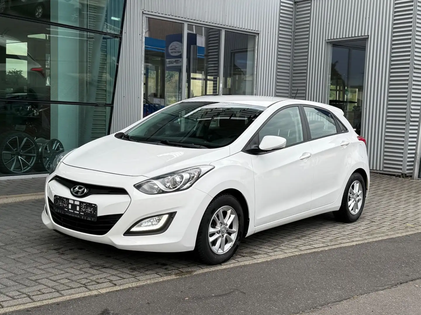 Hyundai i30 Trend 1.4 CRDi PDC Klima MFL LM Weiß - 1