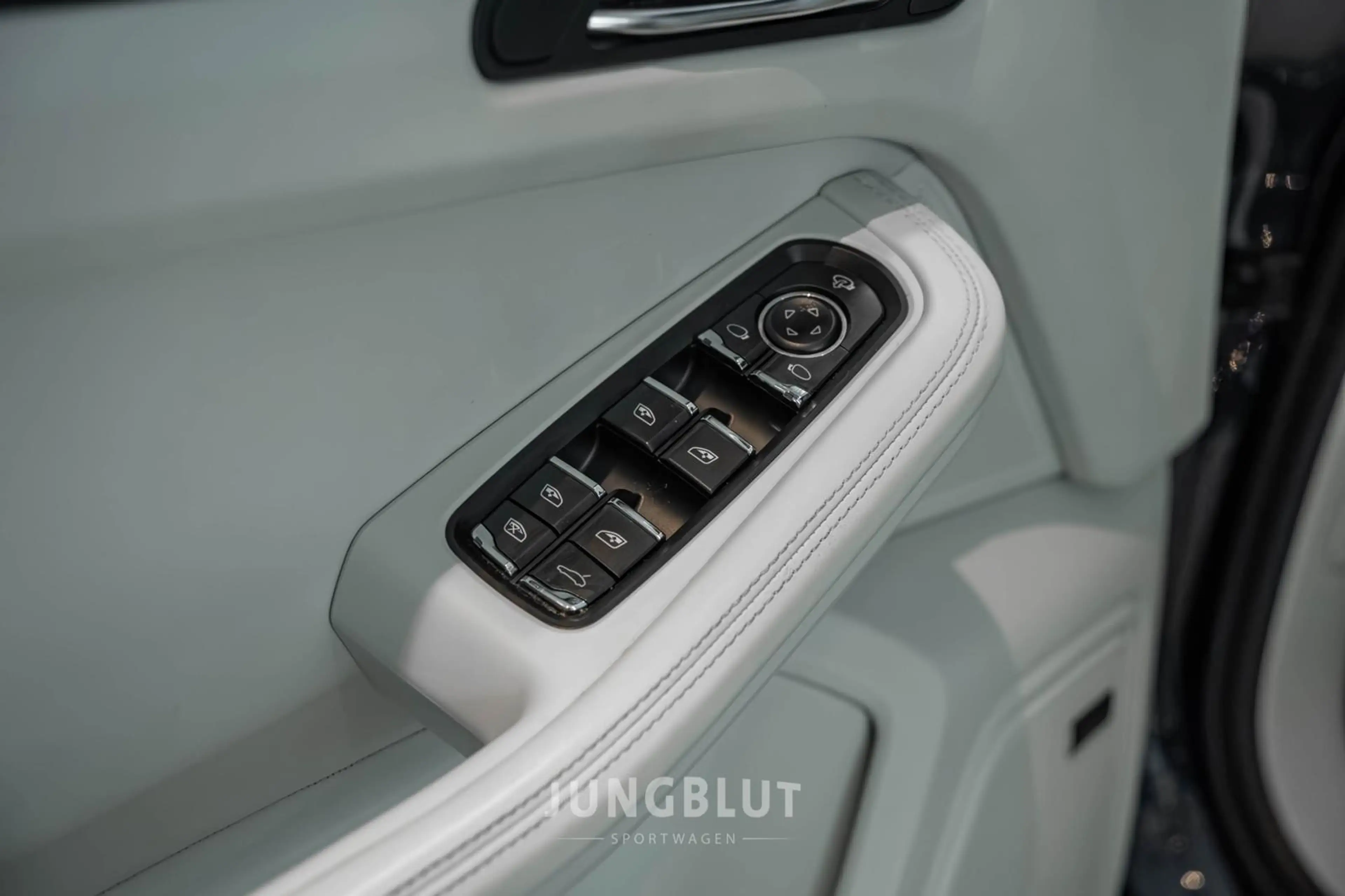 Porsche Macan S PTV PLUS + 20" + LED + BOSE + 1.HAND + MWST + AP — photo 10