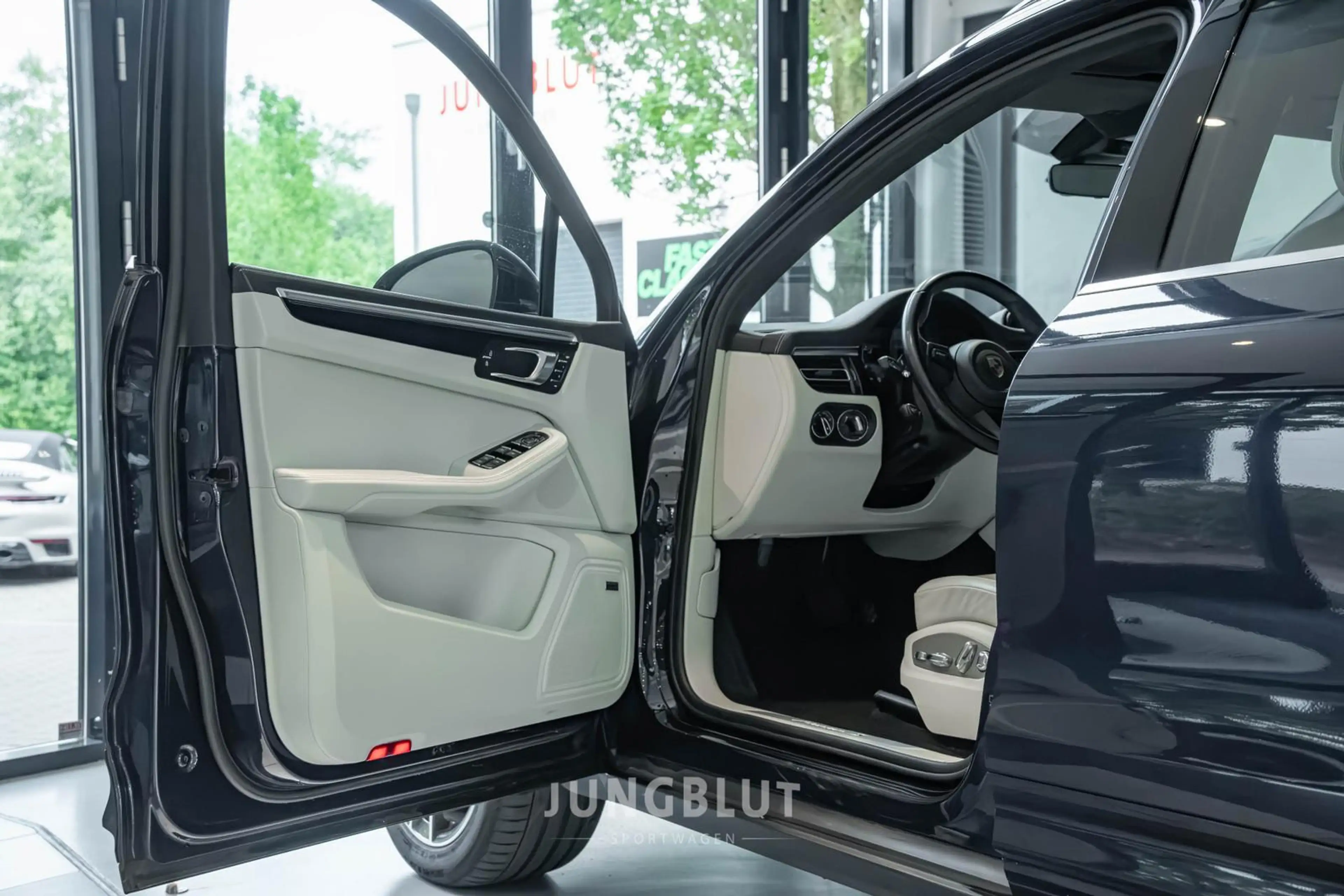Porsche Macan S PTV PLUS + 20" + LED + BOSE + 1.HAND + MWST + AP — photo 5