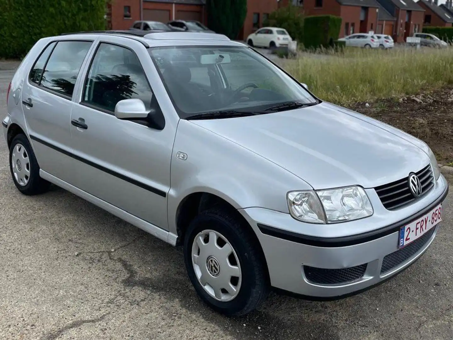 Volkswagen Polo 1.4i Trendline // Tel 0492436959 - 1