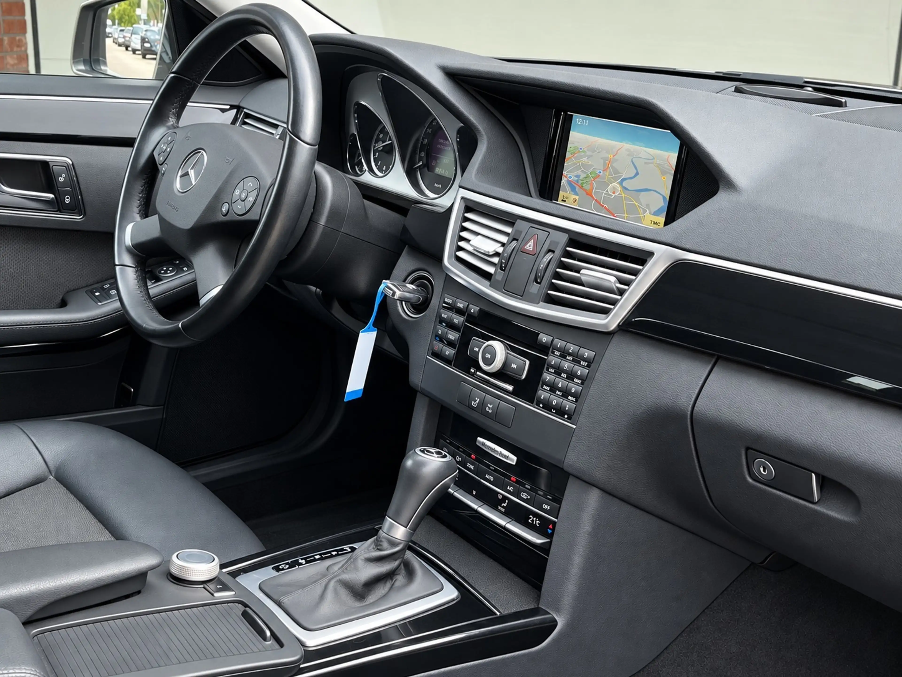 Mercedes-Benz E 200 Leder Xenon PDC 1-Hand — photo 6