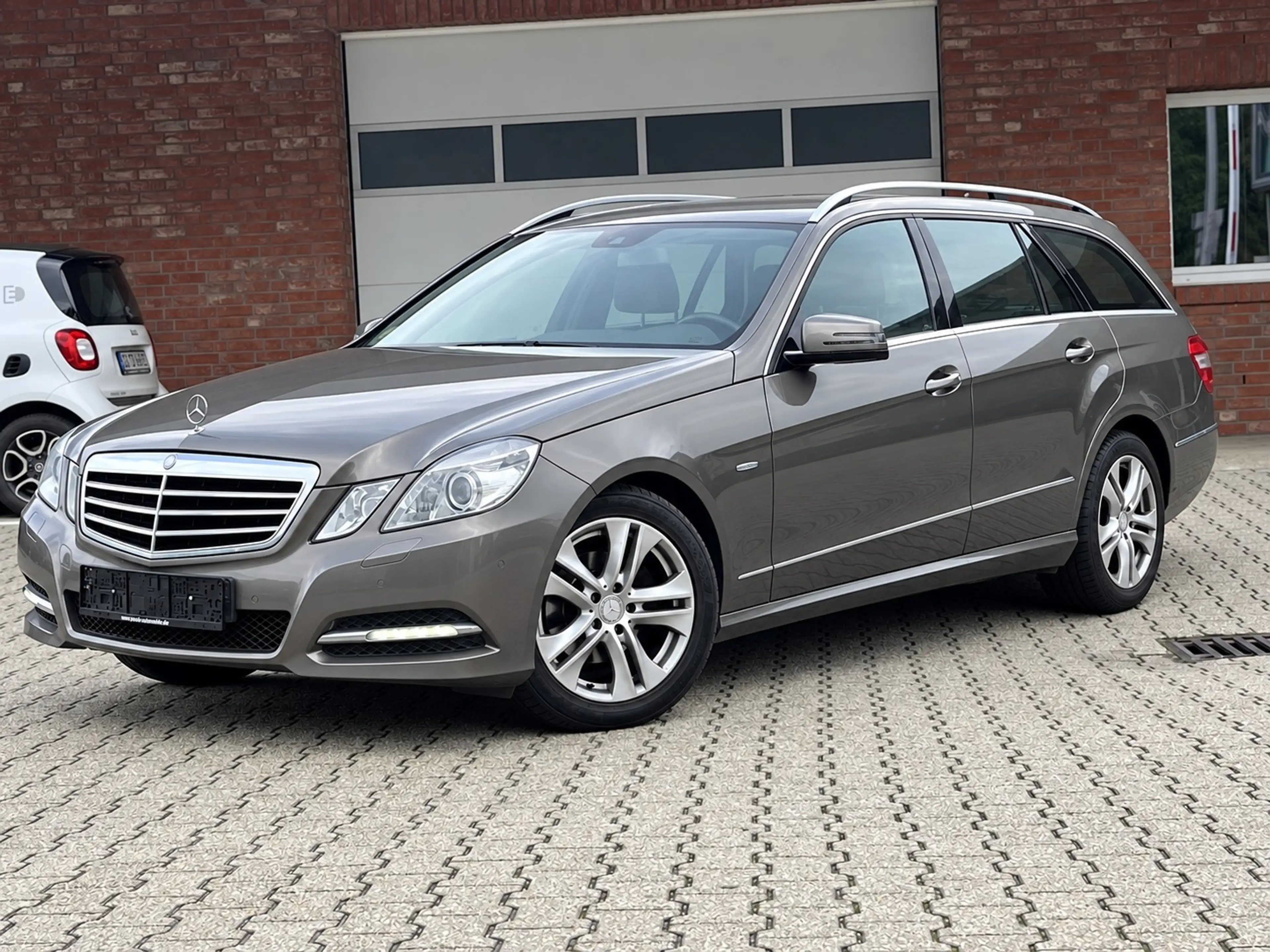 Mercedes-Benz E 200 Leder Xenon PDC 1-Hand