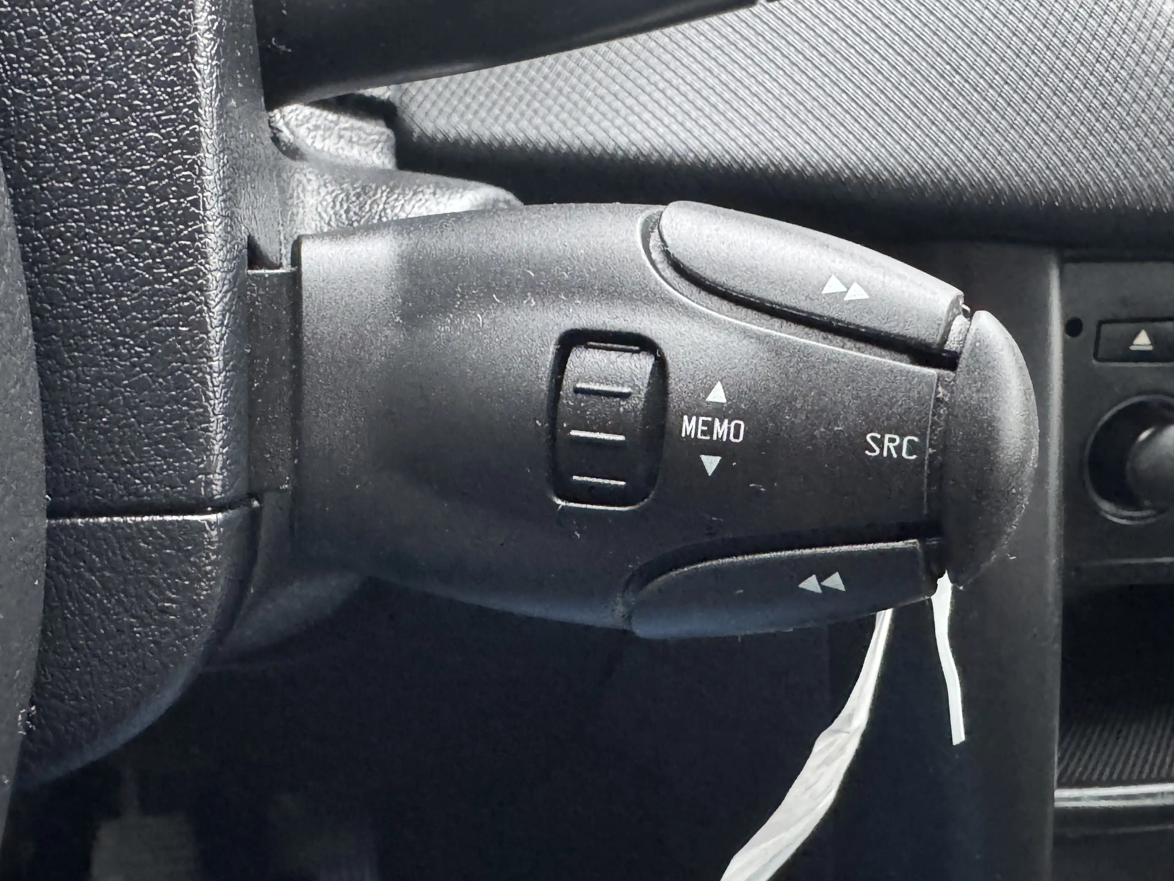 Peugeot 207 1.4i GARANTI RADIO CD CLIM CARNET — photo 14