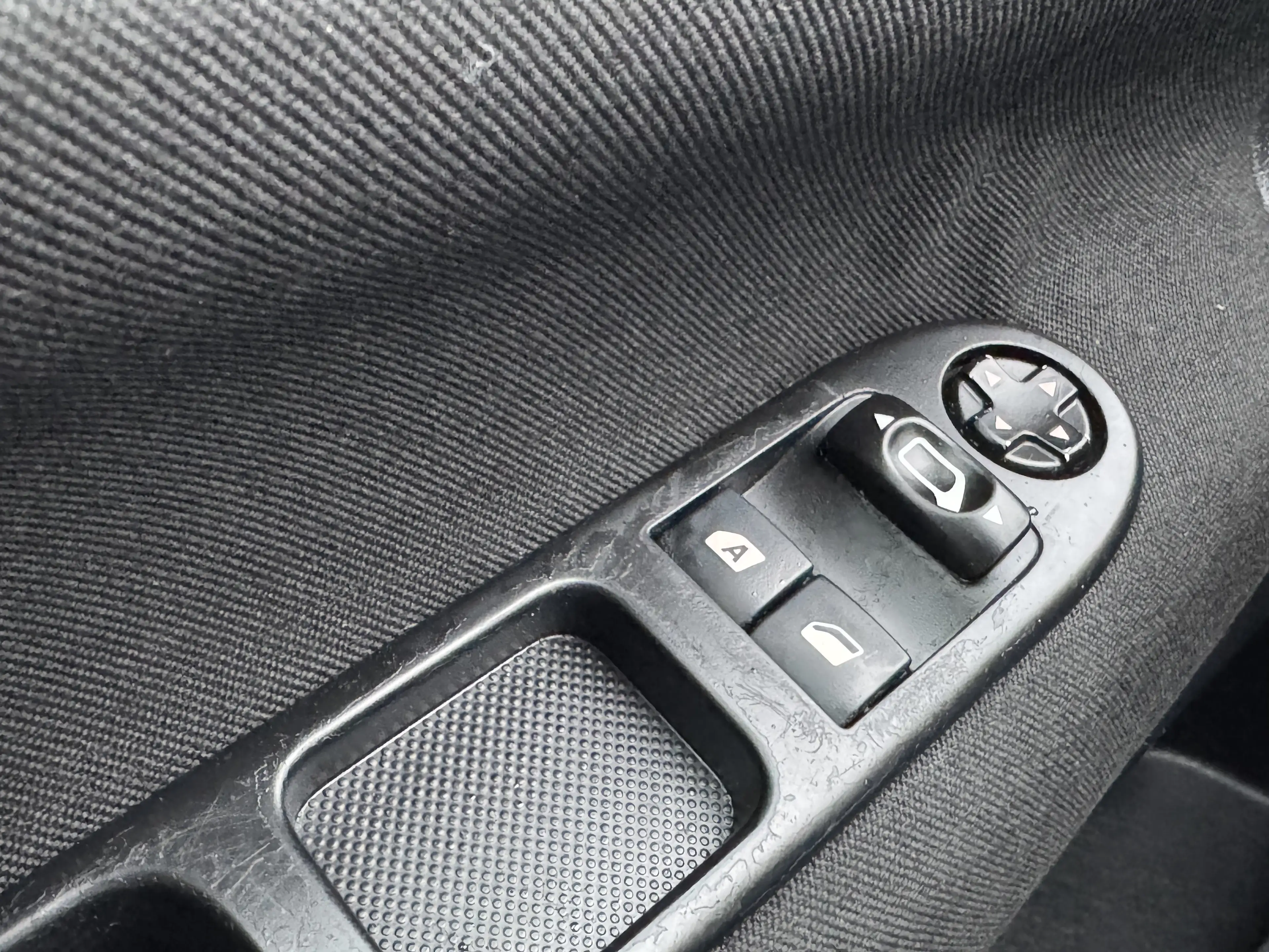 Peugeot 207 1.4i GARANTI RADIO CD CLIM CARNET — photo 15