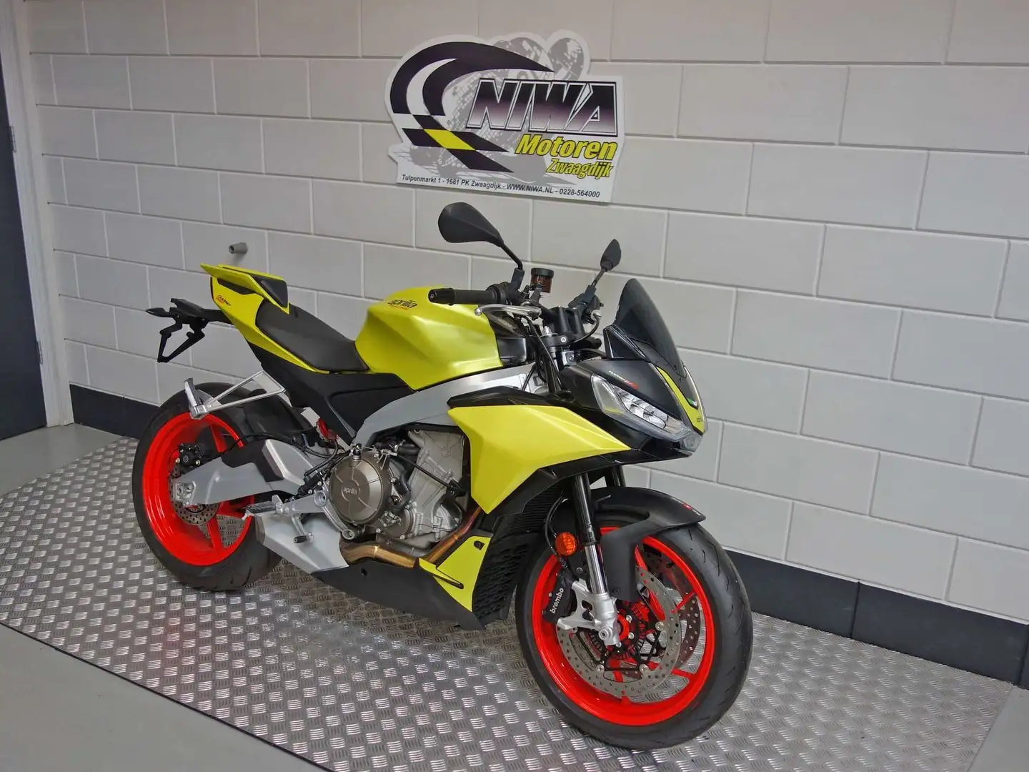 Aprilia Tuono 660 Giallo - 2