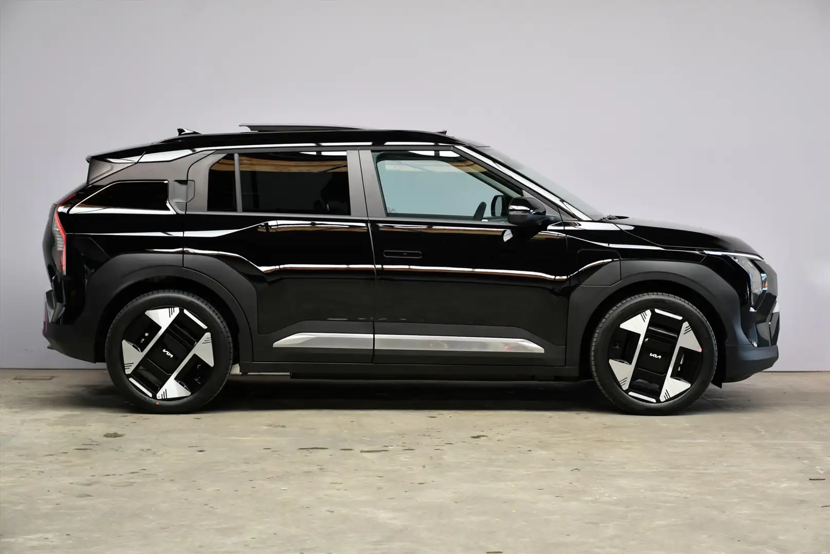 Kia EV3 81,4 kWh 204pk Plus Advanced DIRECT LEVERBAAR Noir - 2