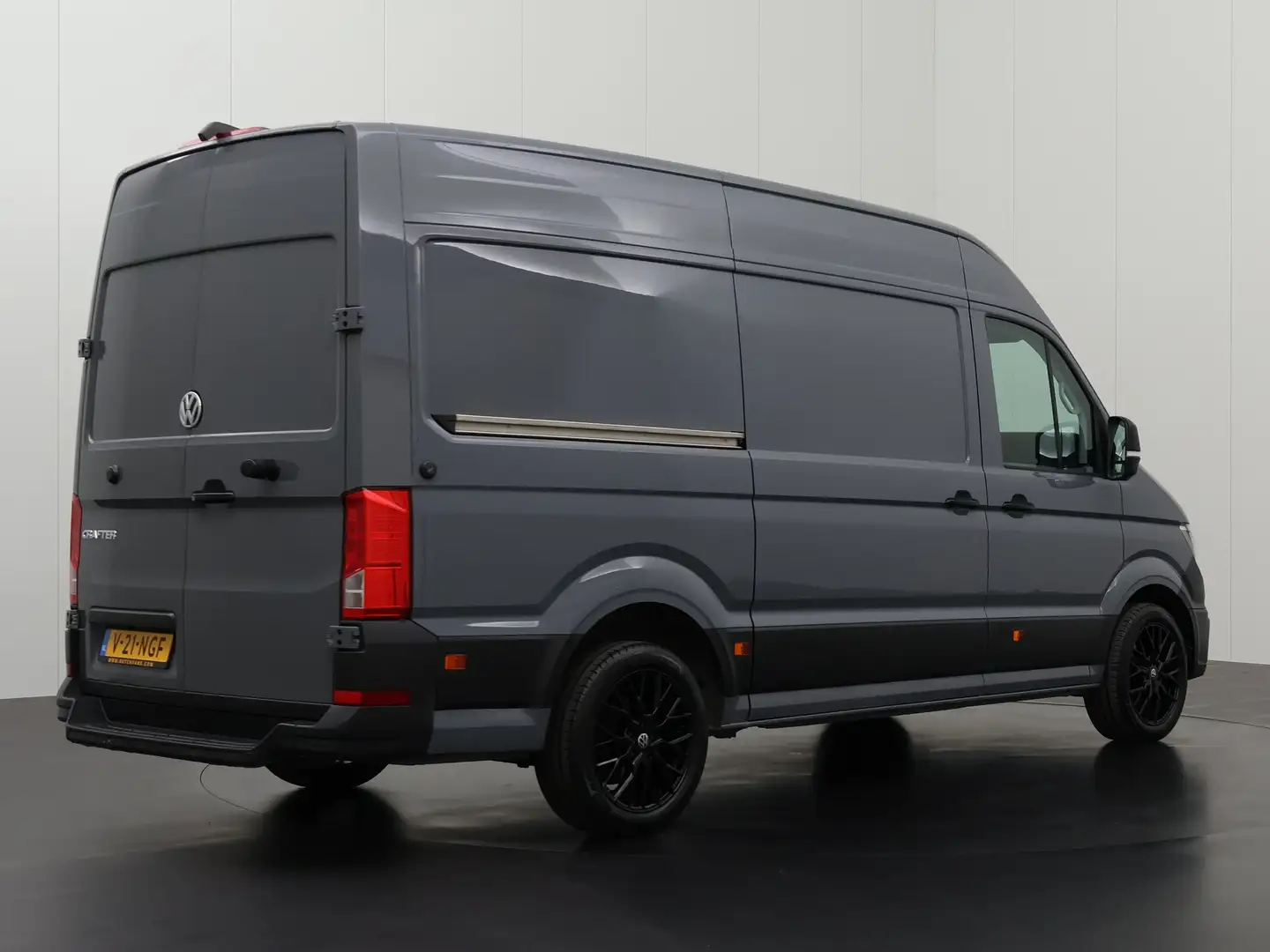 Volkswagen Crafter 2.0TDI 140PK L3H3 | Navigatie | Camera | Airco | C Grijs - 2