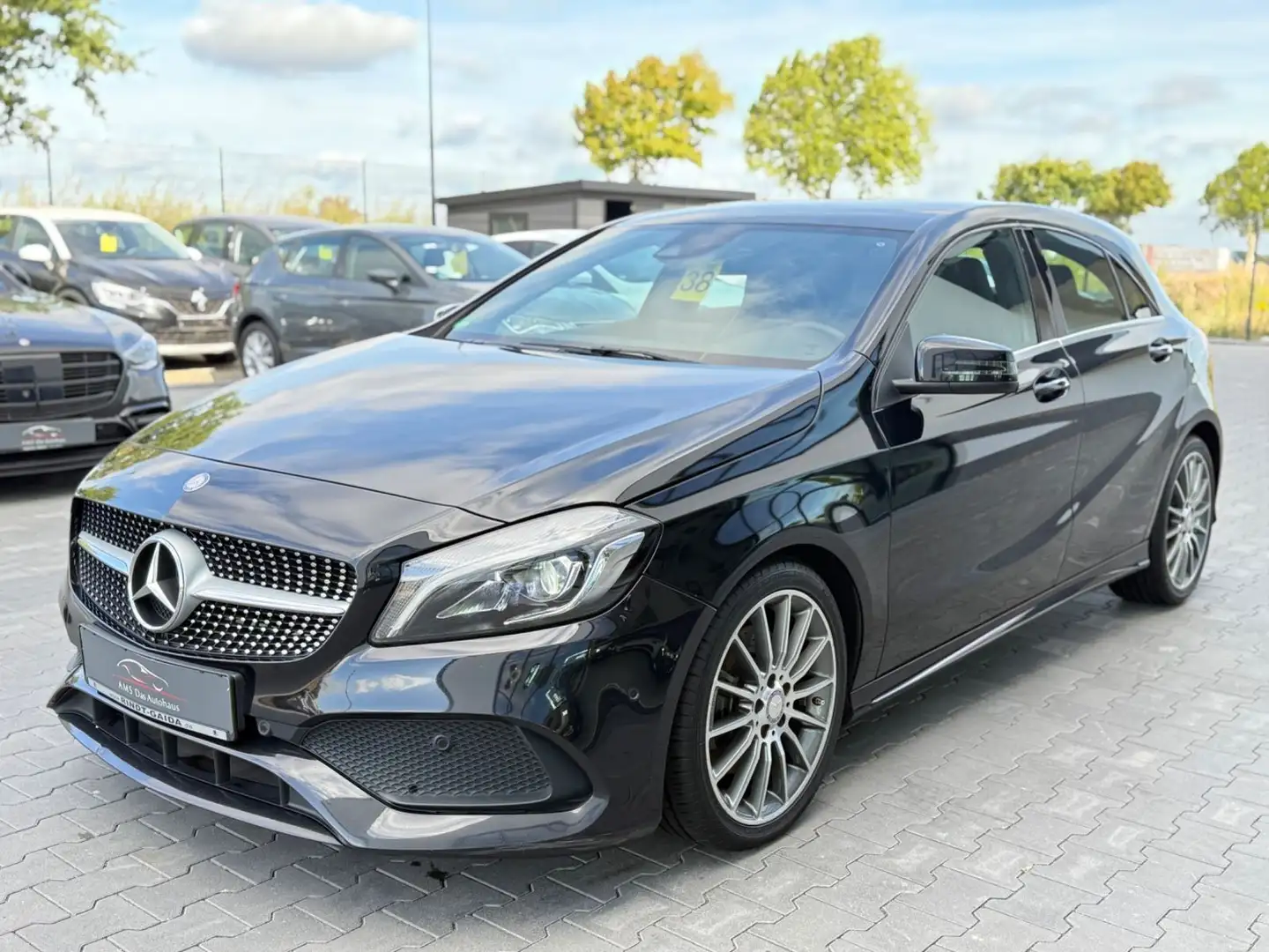 Mercedes-Benz A 250 Aut AMG Navi Leder Xenon Schwarz - 1