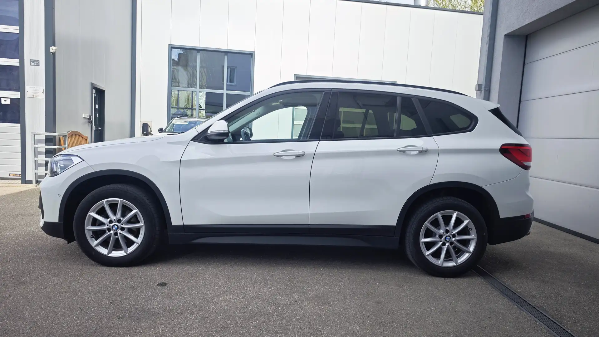BMW X1 xDrive 18d autom MY22 Erstbesitz, NP € 50.053,- Weiß - 2