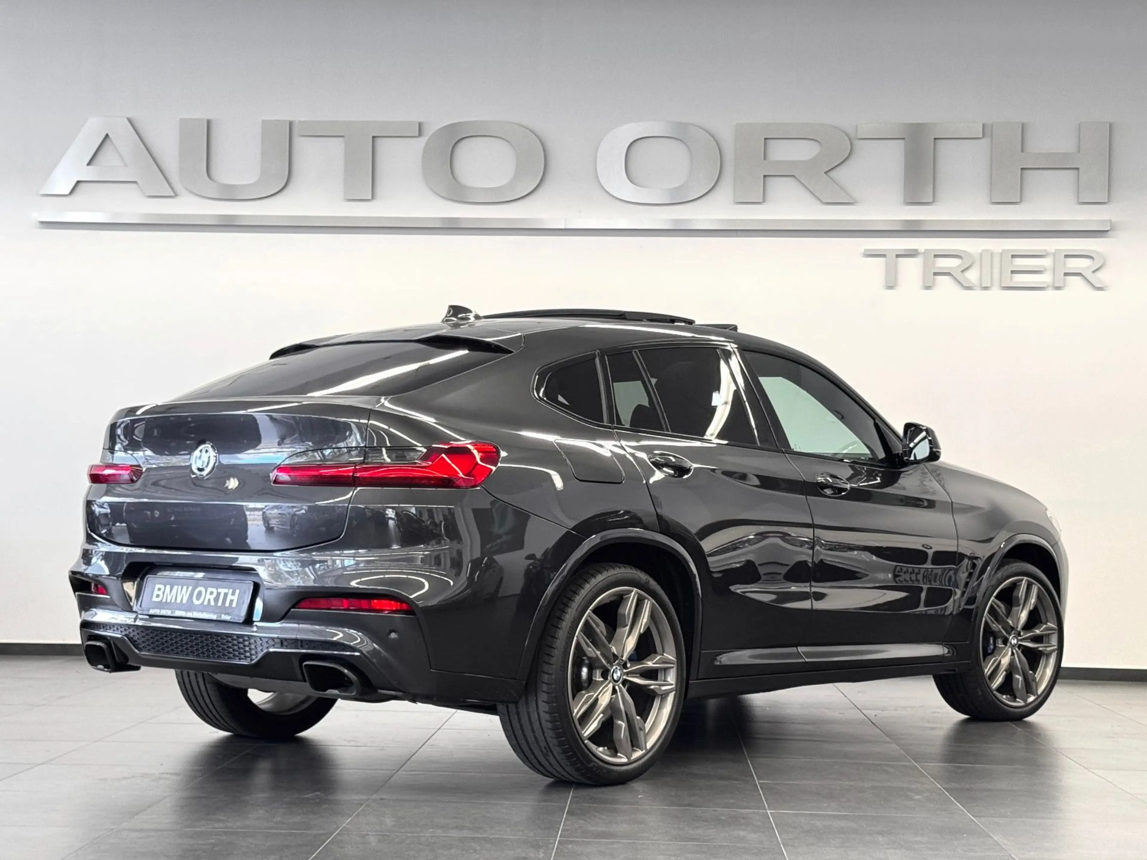 BMW X4 M d LEDER LC-PROF PANO HUD DR.ASS. 21" h/k — photo 2