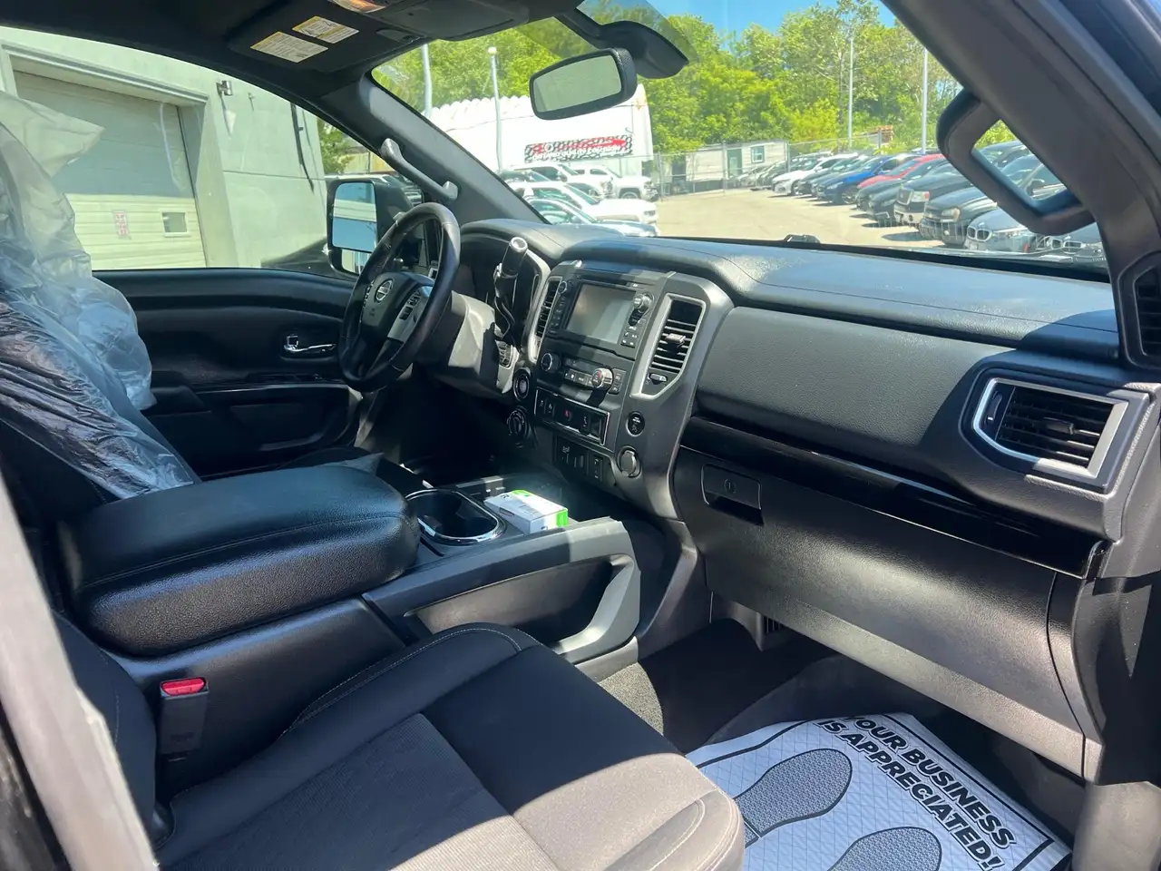 Nissan Titan снимка Nissan Titan