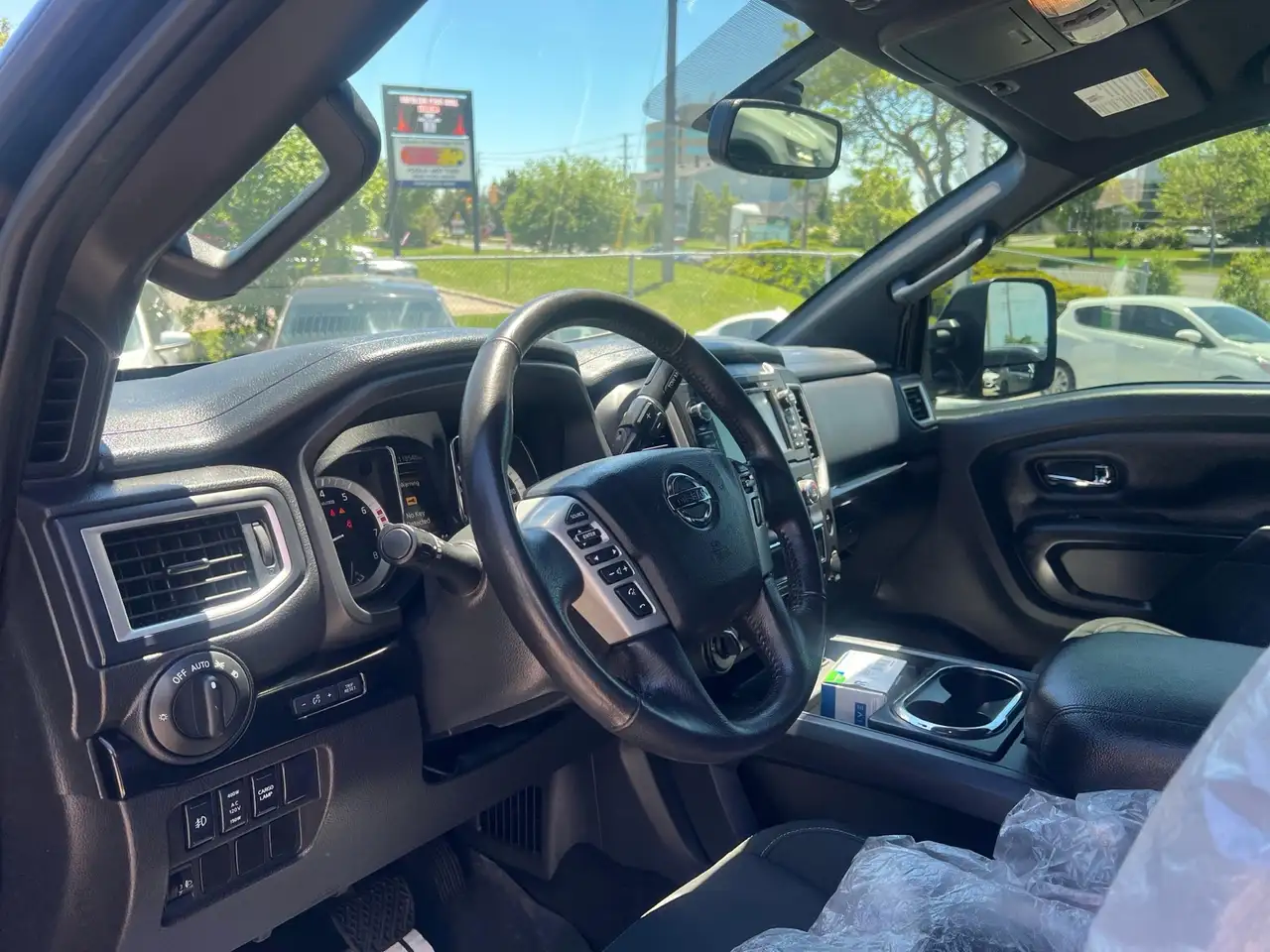 Nissan Titan снимка Nissan Titan
