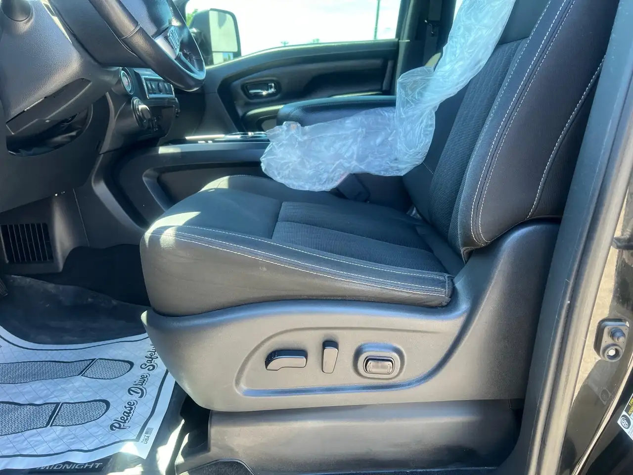 Nissan Titan снимка Nissan Titan