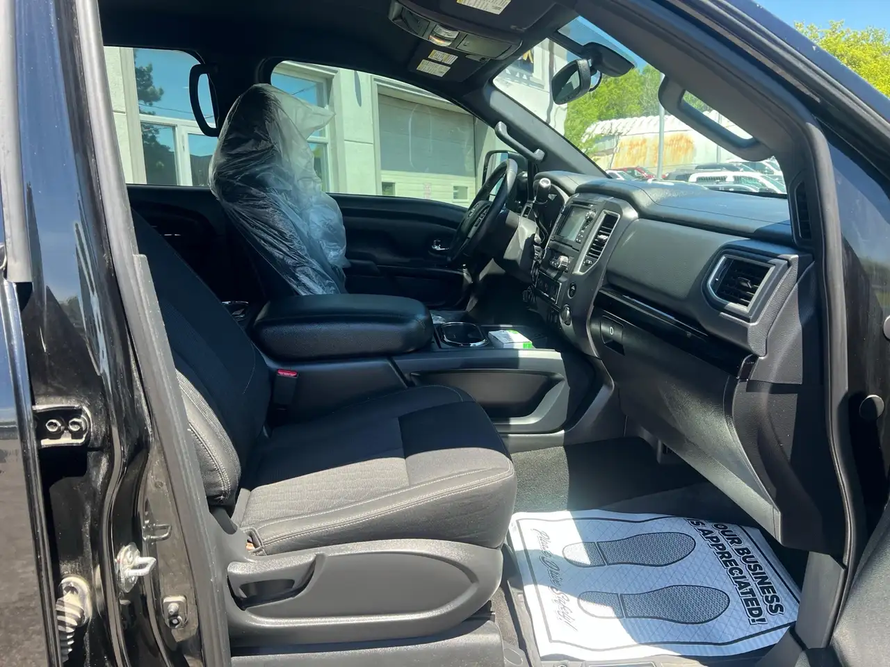 Nissan Titan снимка Nissan Titan