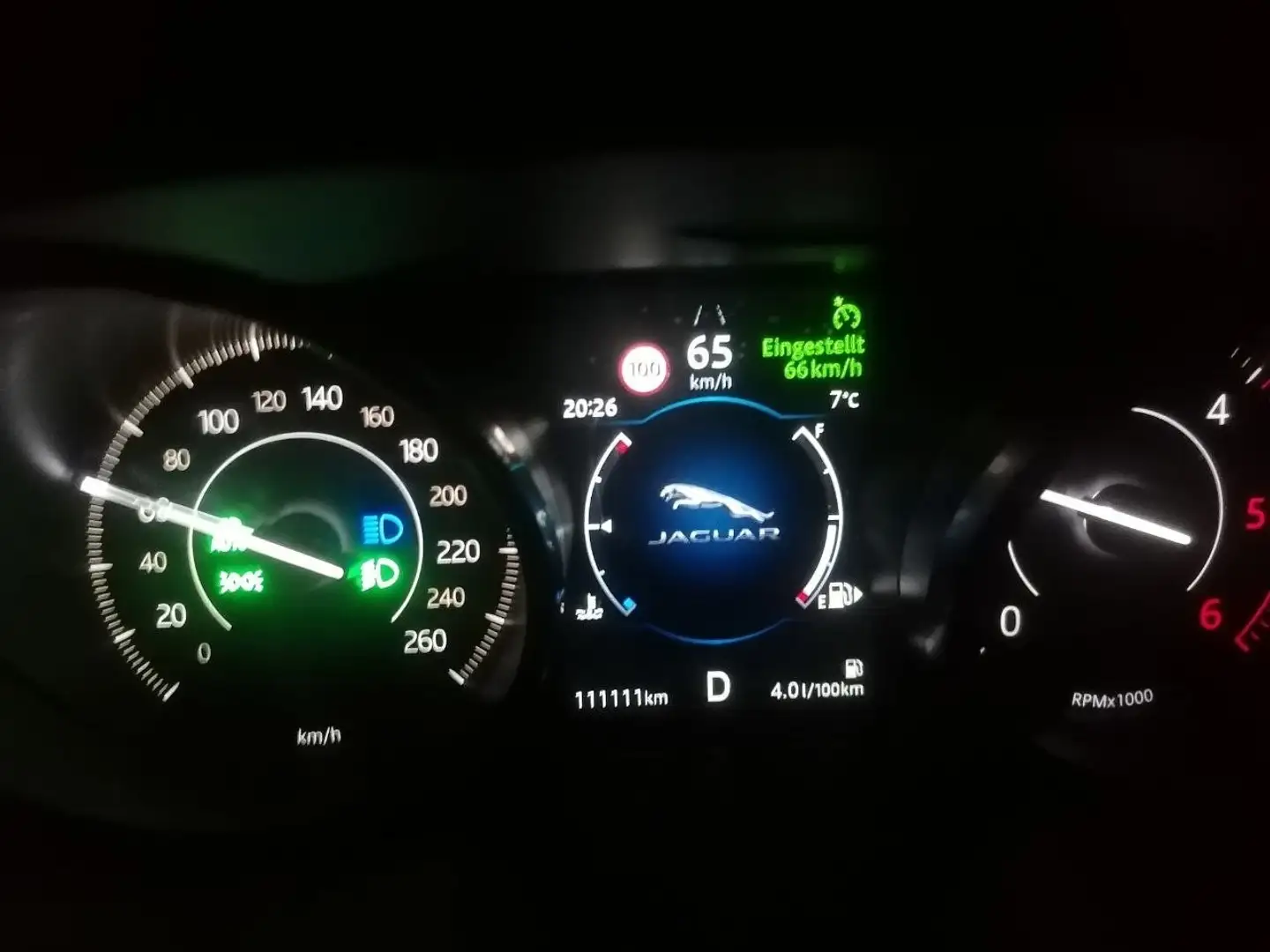 Jaguar E-Pace 2.0DI4 D240 R-Dynamic S AWD Aut. Schwarz - 2