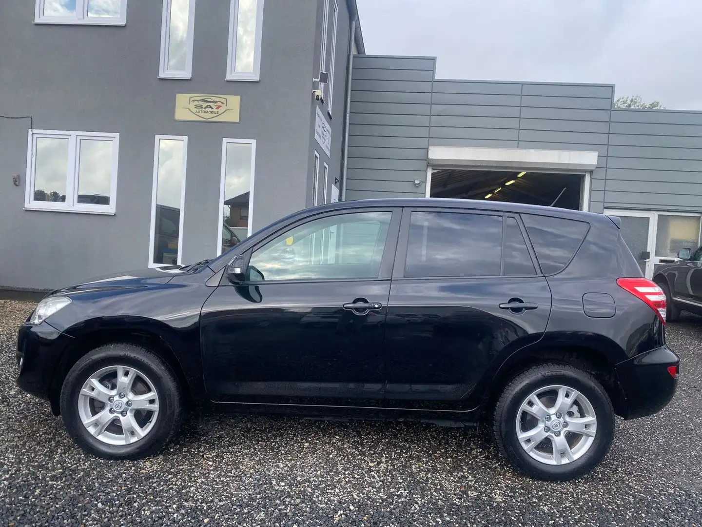 Toyota RAV 4 *2.HD*TüvNeu*Navi*Kamera*Klimaaut.* Schwarz - 1