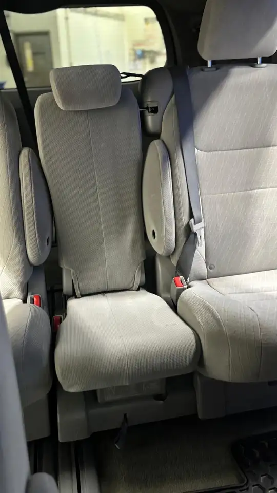 Toyota Sienna снимка Toyota Sienna