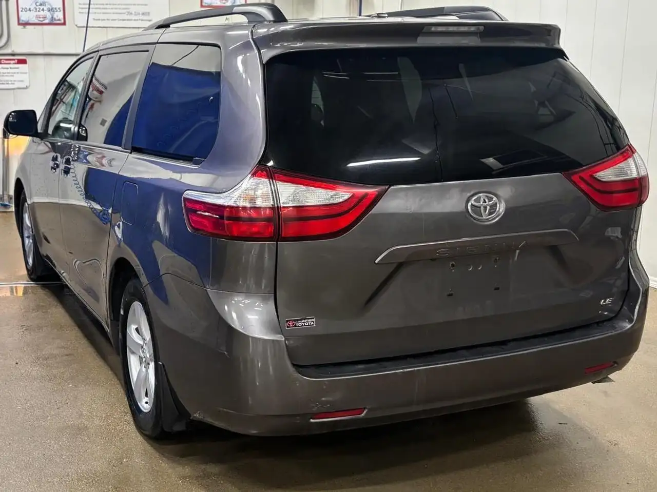 Toyota Sienna снимка Toyota Sienna
