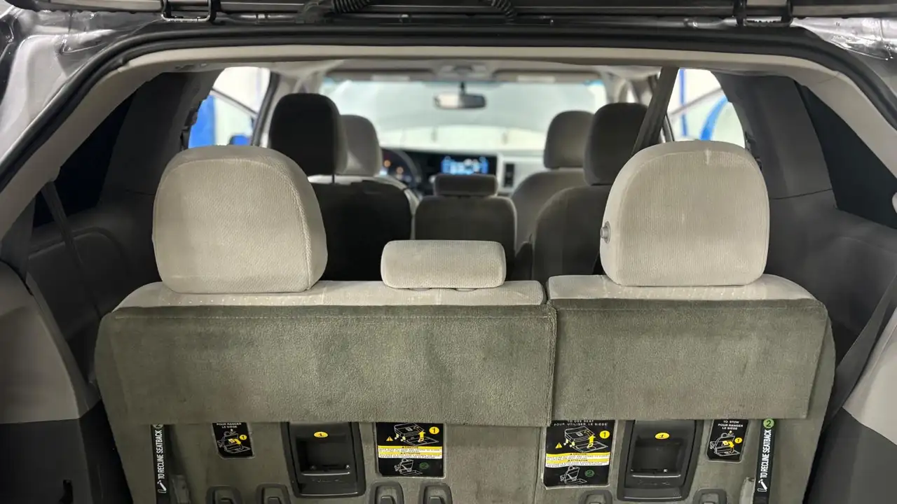Toyota Sienna снимка Toyota Sienna