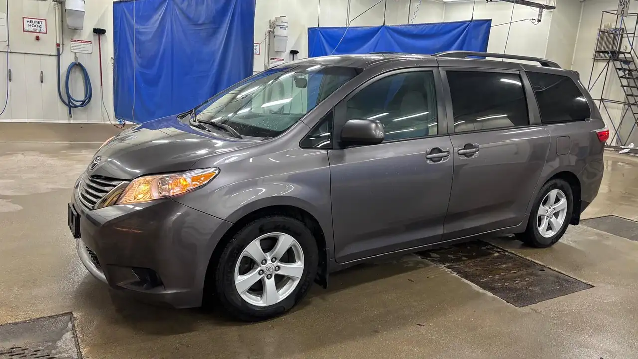 Toyota Sienna снимка Toyota Sienna
