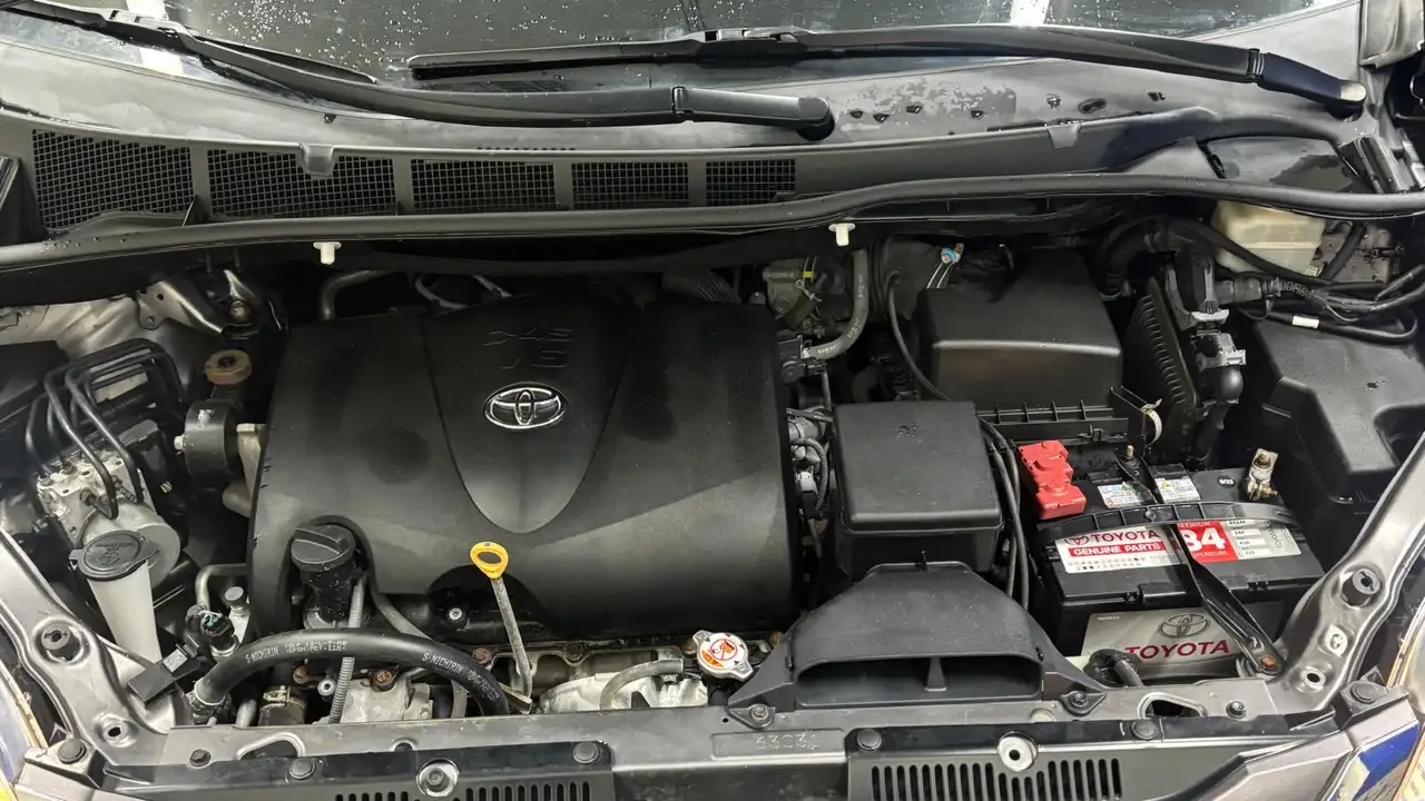 Toyota Sienna снимка Toyota Sienna
