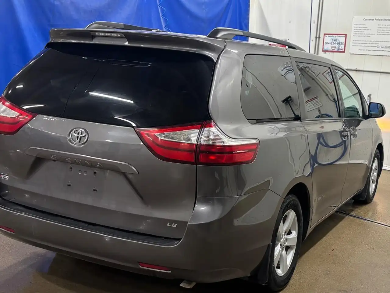 Toyota Sienna снимка Toyota Sienna