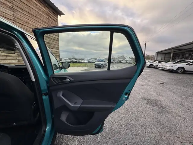 Volkswagen T-Cross view 11