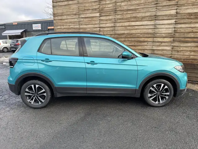 Volkswagen T-Cross view 9