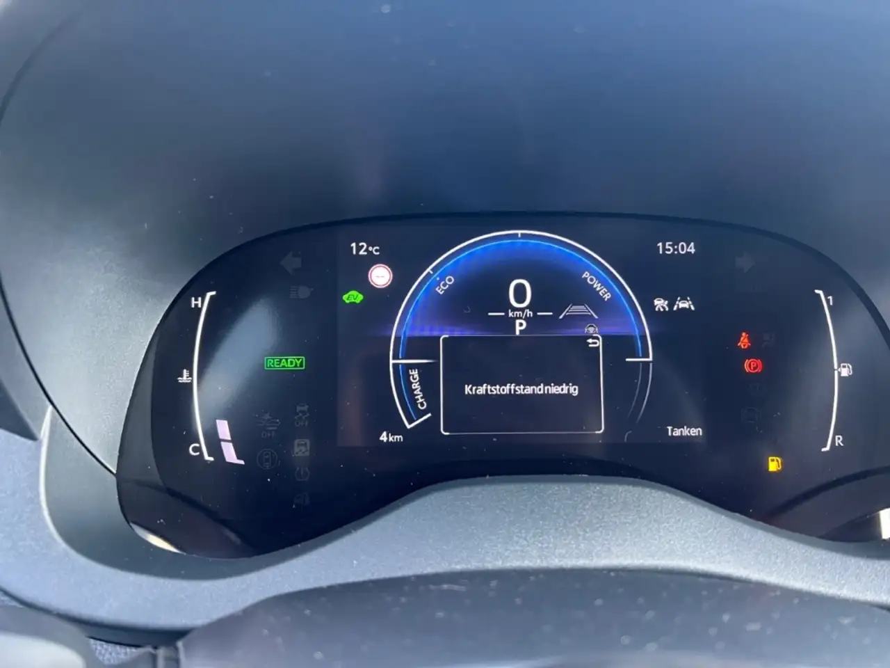 Toyota Yaris Cross 1,5l Teamplayer 4x4 Hybrid Safety + Winter 16