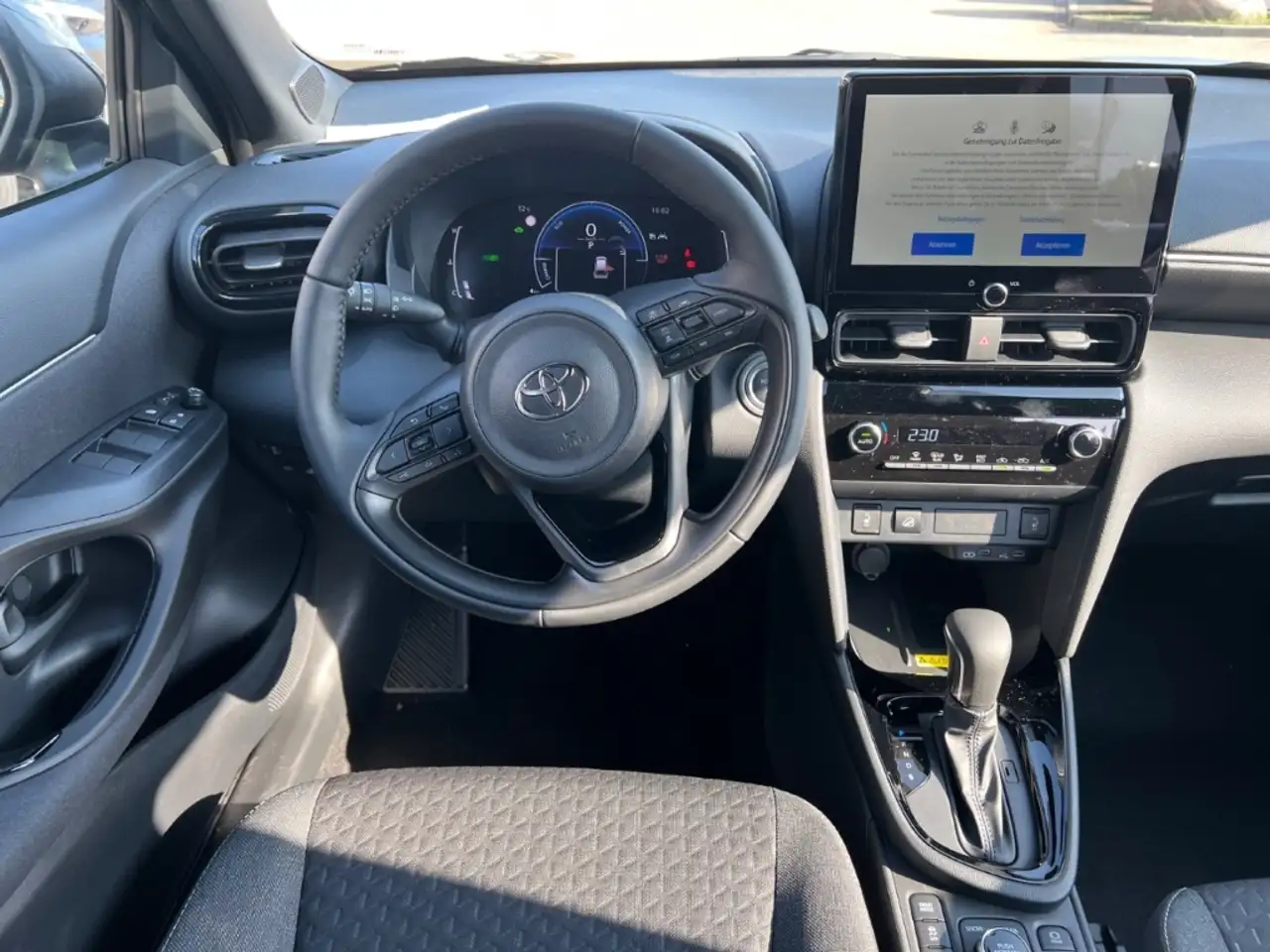 Toyota Yaris Cross 1,5l Teamplayer 4x4 Hybrid Safety + Winter 14