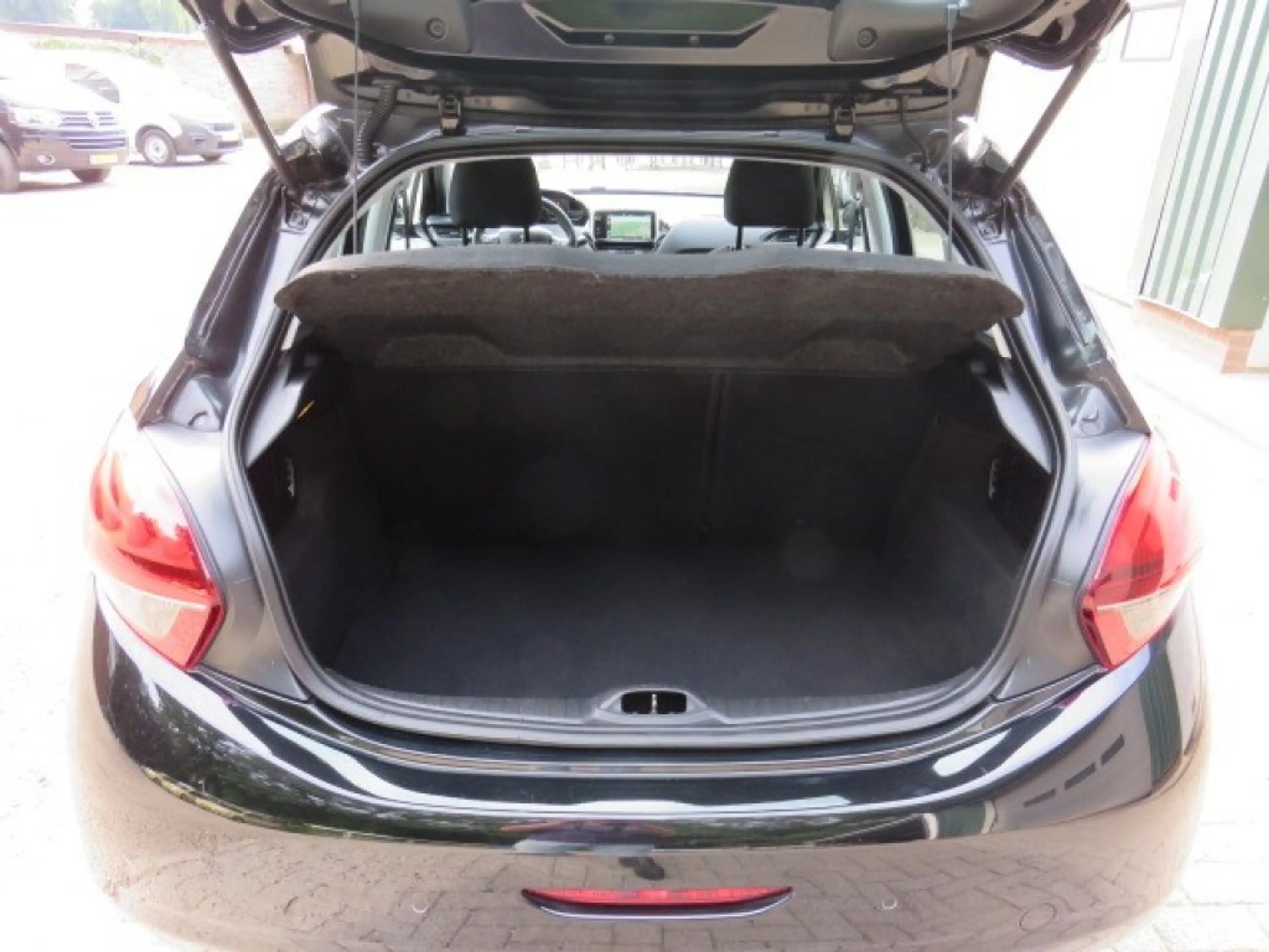 Peugeot 208 1.2 PURET. BLUE LION — photo 18