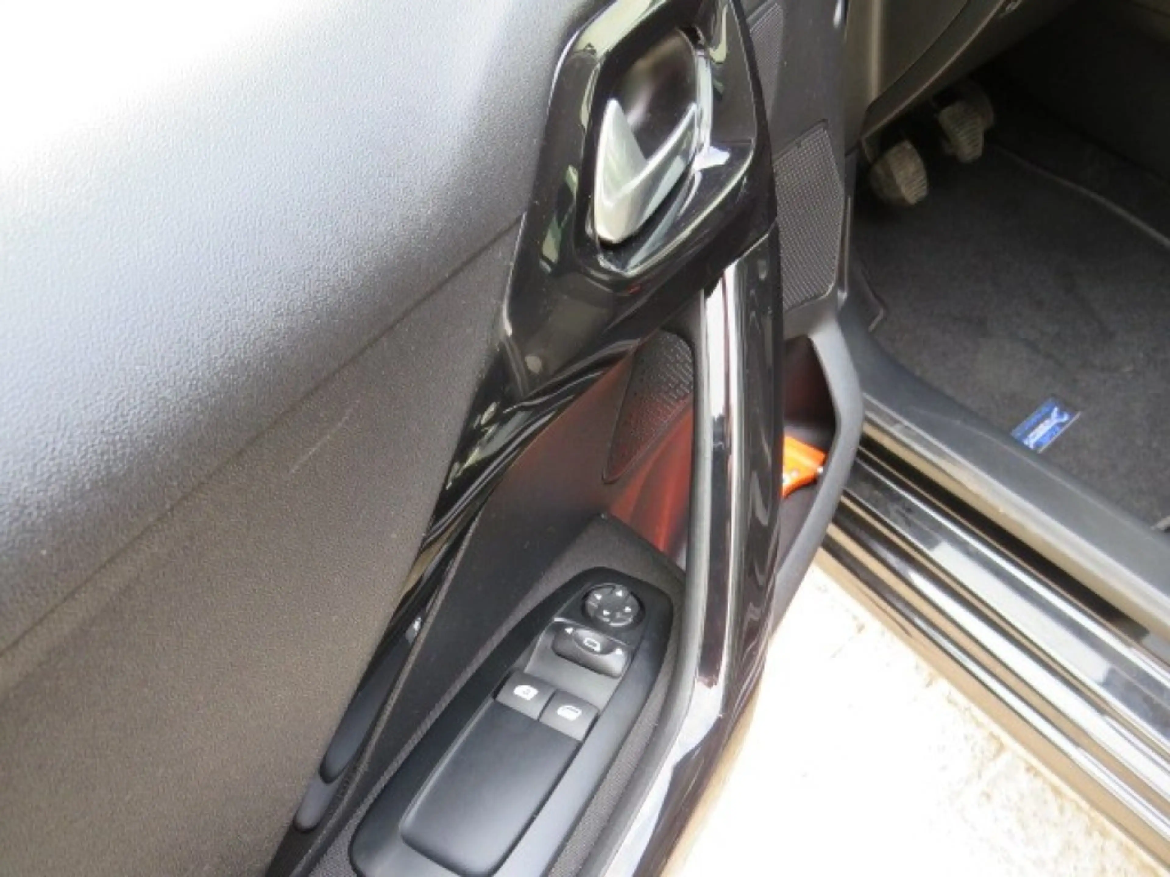 Peugeot 208 1.2 PURET. BLUE LION — photo 10