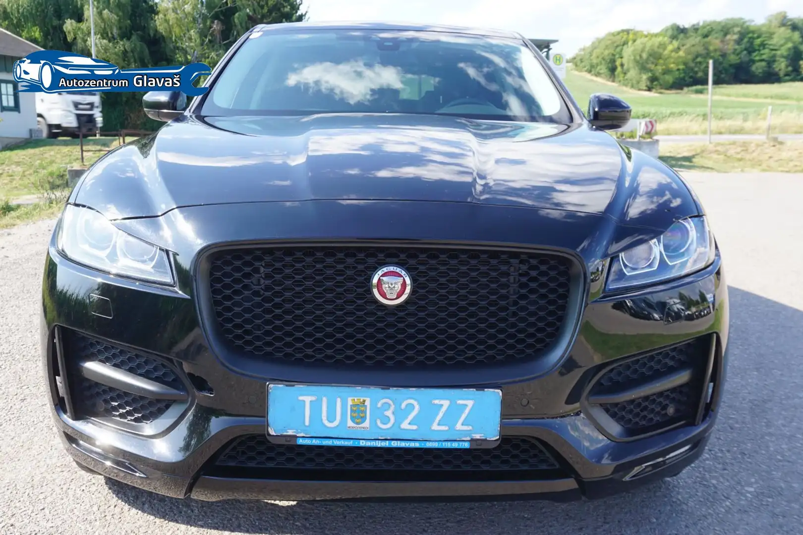 Jaguar F-Pace 20d R-Sport AWD Schwarz - 1