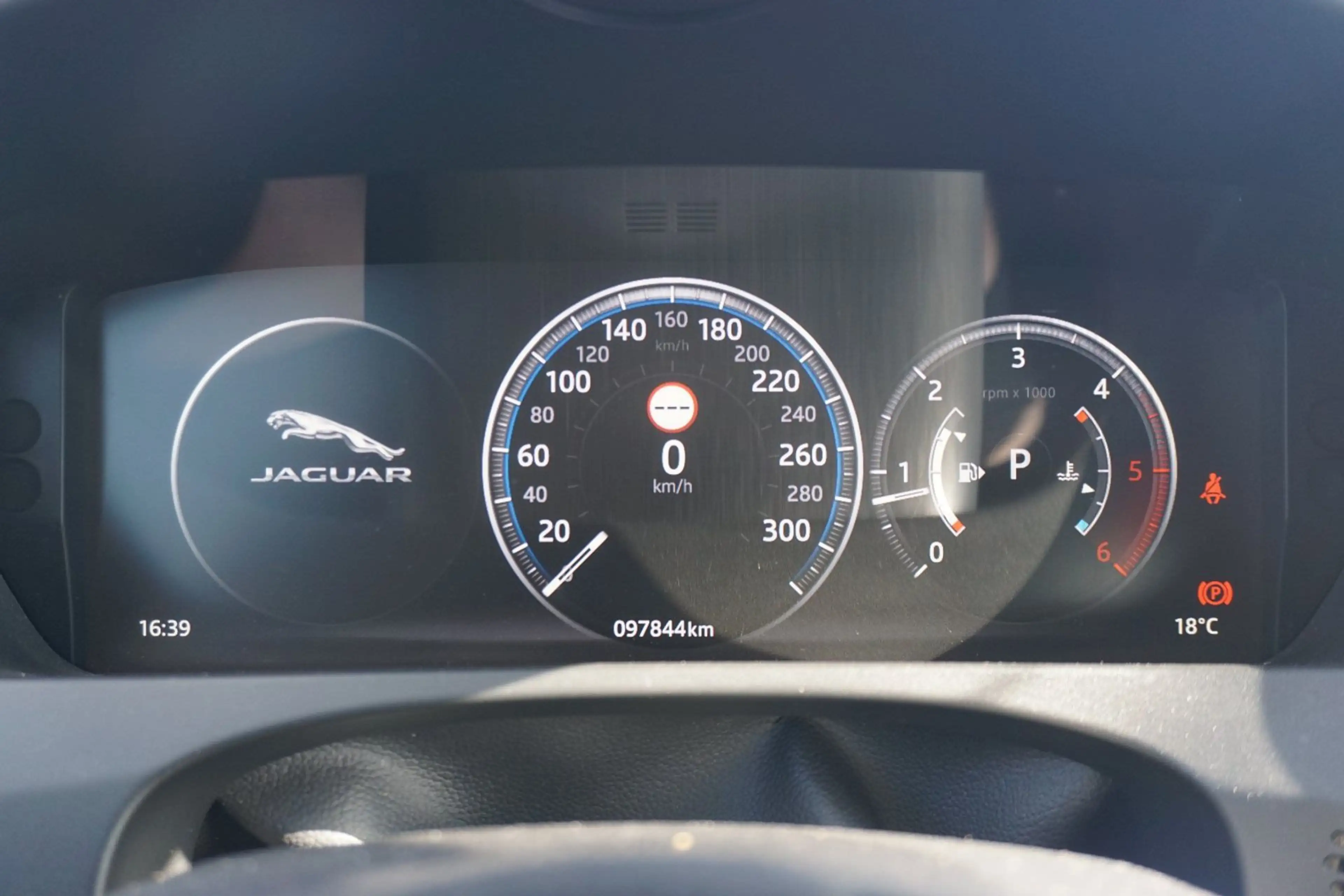 Jaguar F-Pace 20d R-Sport AWD — photo 13