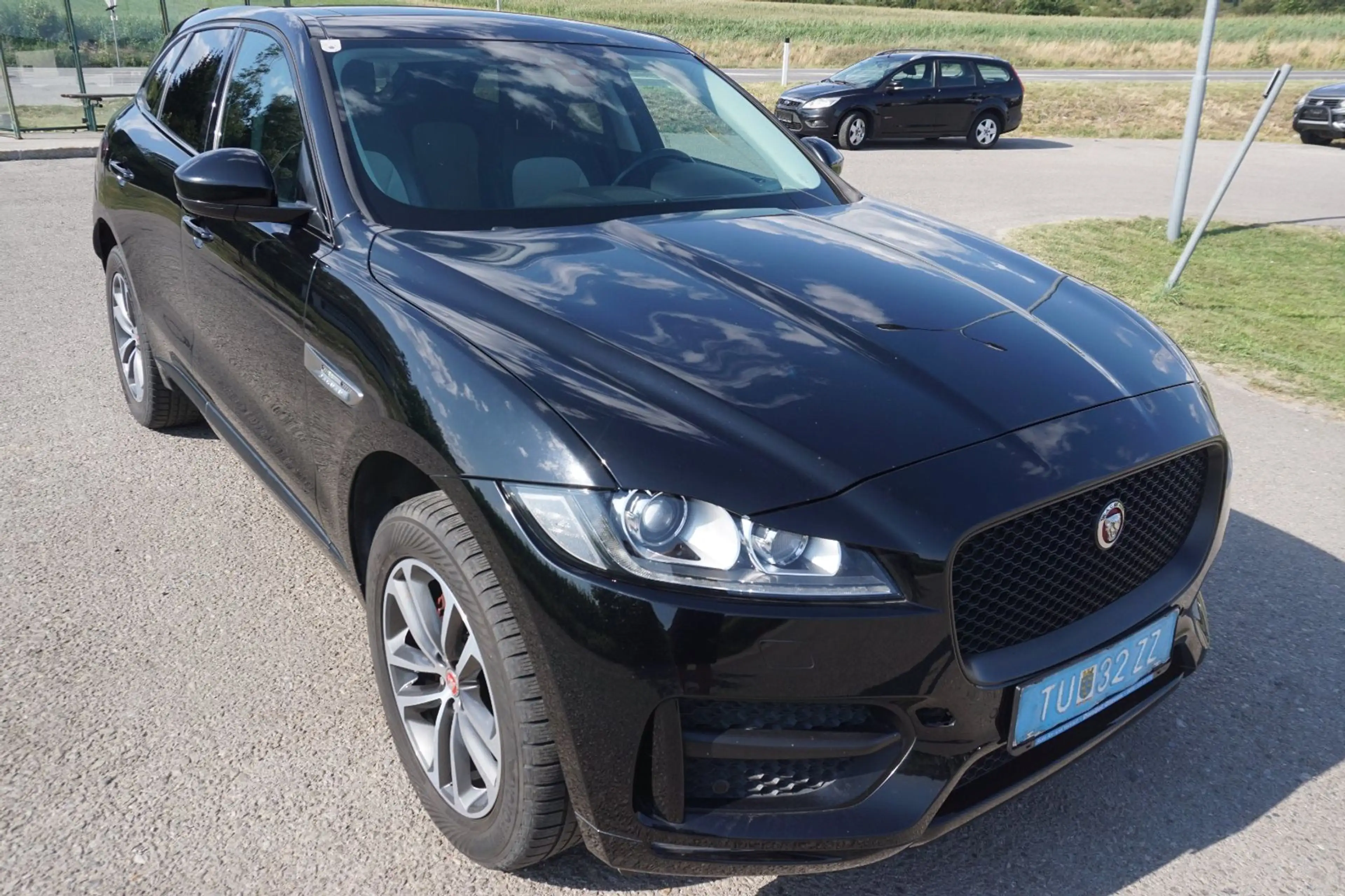 Jaguar F-Pace 20d R-Sport AWD — photo 9