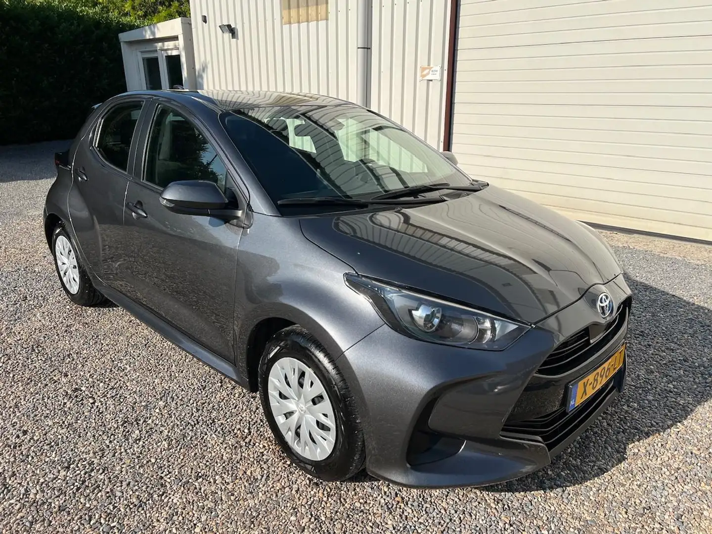 Toyota Yaris 1.5 Hybrid Active 1-EIG.AUT CAMERA.NAVI.NAP.INCL-B Grijs - 2