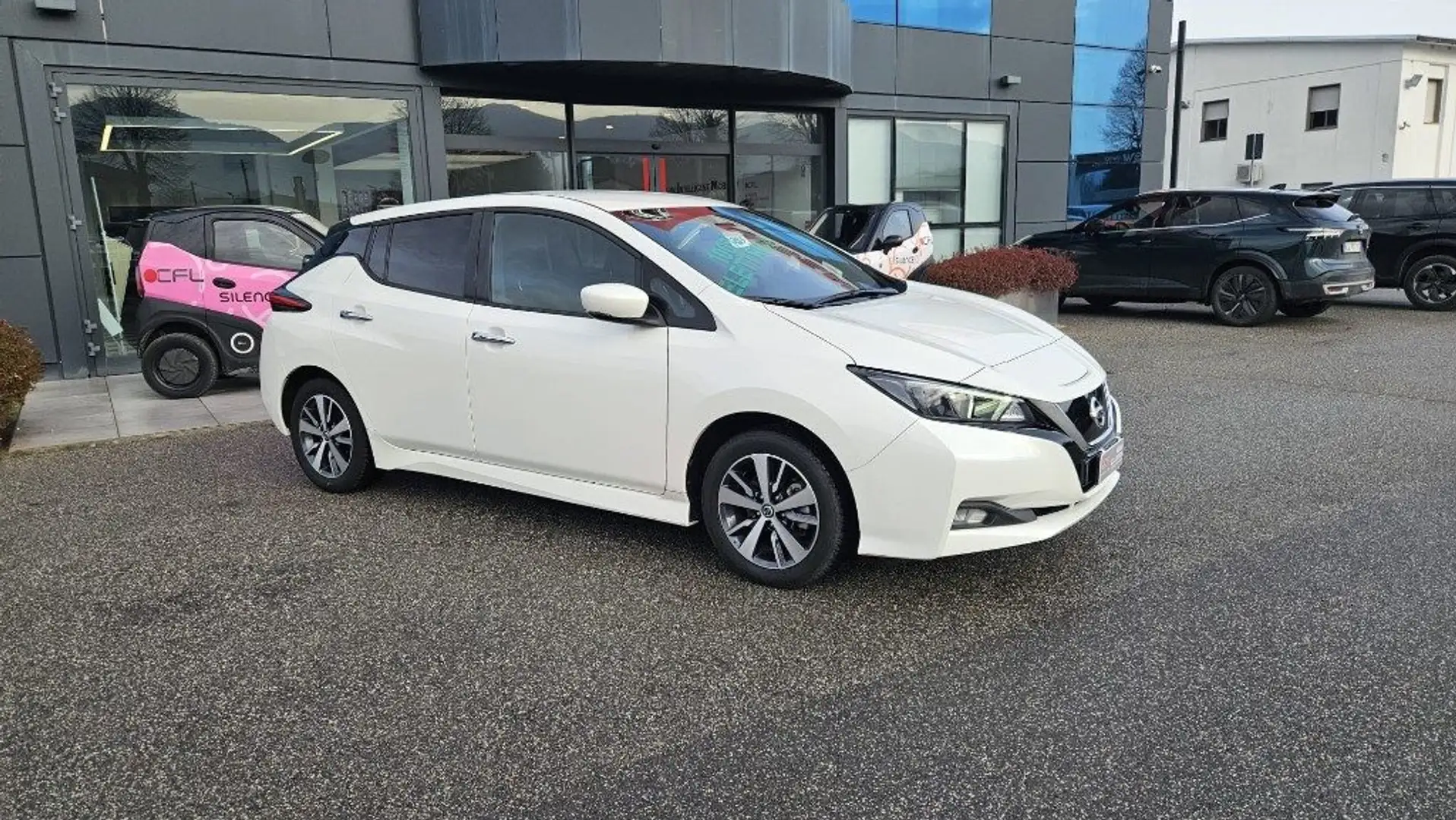 Nissan Leaf Acenta 40 kWh AUTOCARRO Weiß - 2